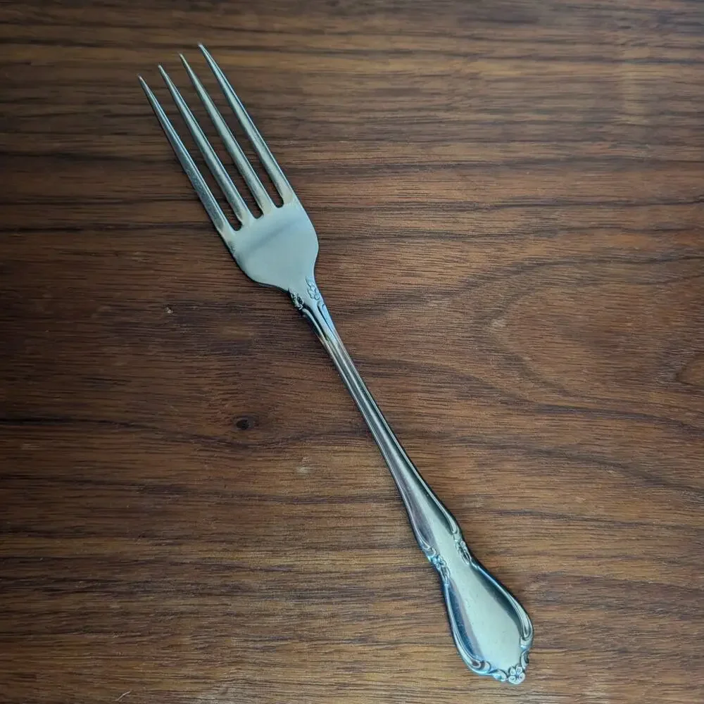 Oneidacraft DELUXE CHATEAU Stainless Glossy Flatware - 1 Dinner Fork (7 1/4